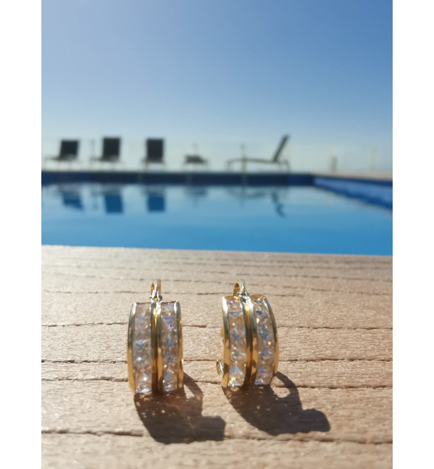 ARGOLLAS ORO AMARILLO DOBLE CARRIL CON CIRCONITAS . ARGOLLAS ORO AMARILLO DOBLE CARRIL CON CIRCONITAS .