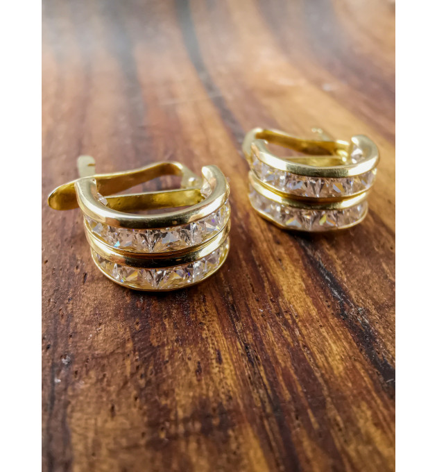 ARGOLLAS ORO AMARILLO DOBLE CARRIL CON CIRCONITAS . ARGOLLAS ORO AMARILLO DOBLE CARRIL CON CIRCONITAS .