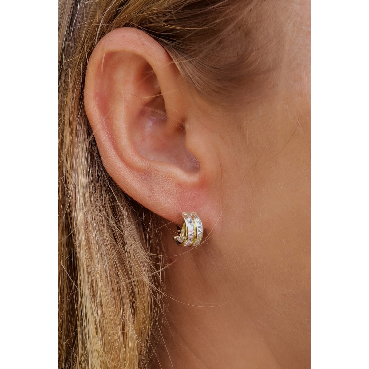 ARGOLLAS ORO AMARILLO DOBLE CARRIL CON CIRCONITAS . ARGOLLAS ORO AMARILLO DOBLE CARRIL CON CIRCONITAS .
